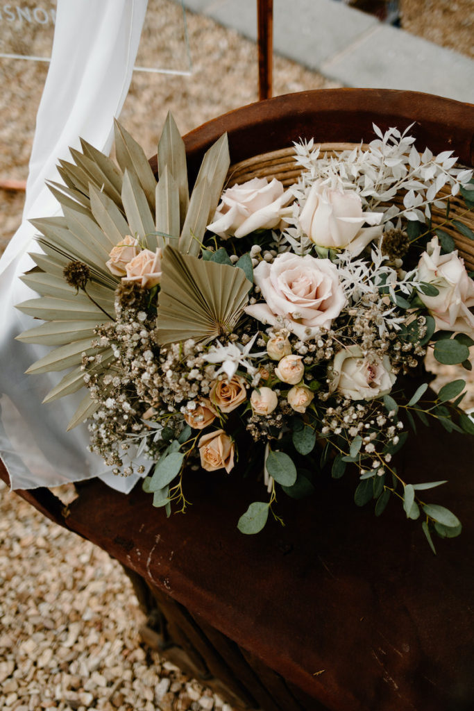 Bridal bouquet with dried palms and metallic details