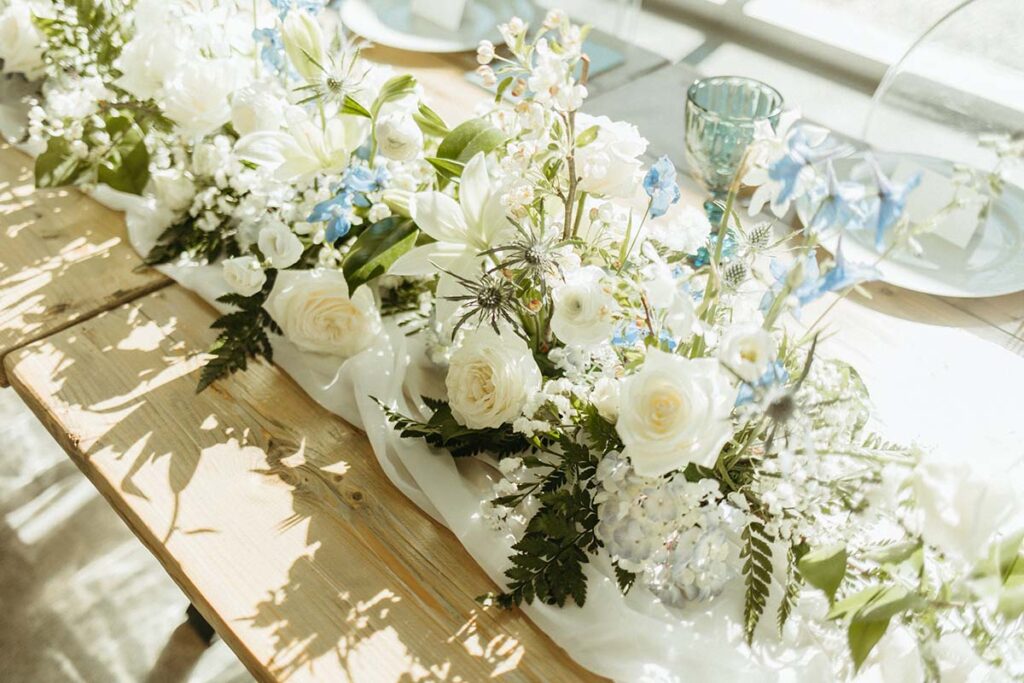 Close up of white flowers in the head table centerpiece