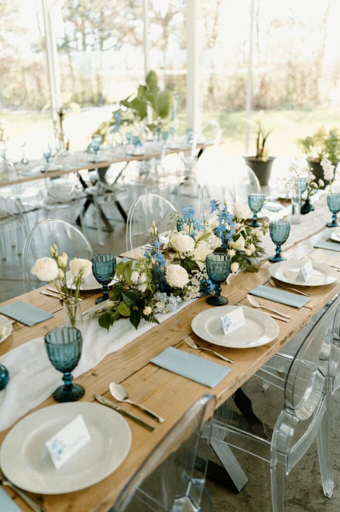 Linear Centerpiece in the middle of a rectangular guest table
